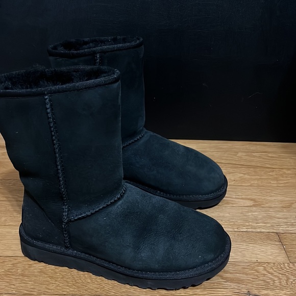 UGG Classic Short ll Boots - Picture 2 of 7